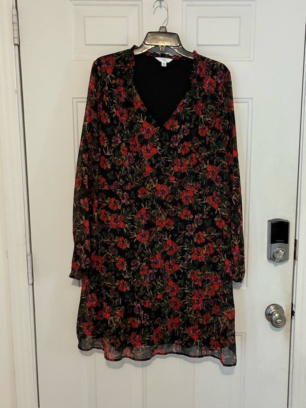 Time and Tru Black Floral V-Neck Long Sleeve Dress